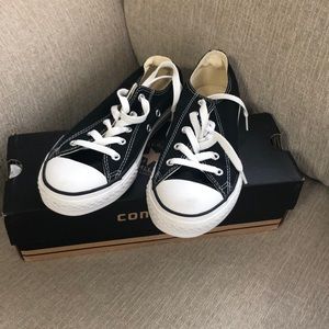 🎉NWT BLACK CONVERSE🎉